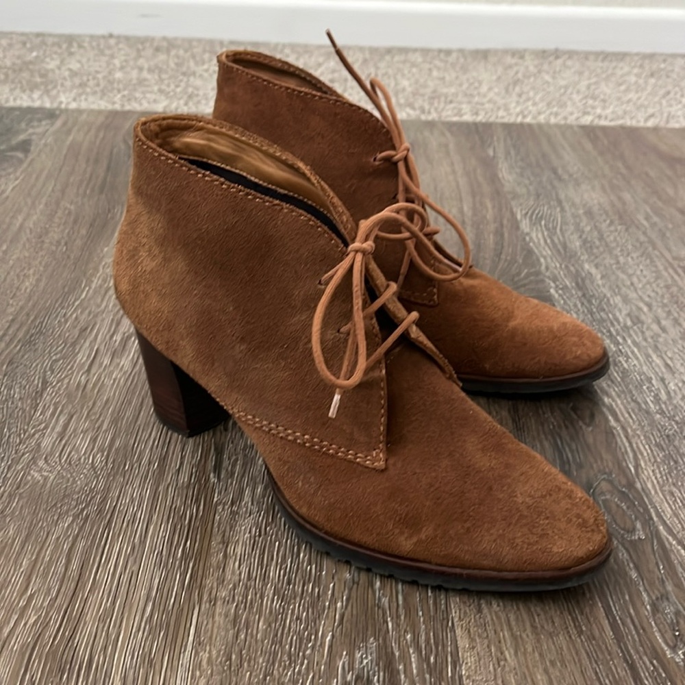 LL Bean Brown Suede Ankle Boots Lace Up 2.5” Heel Size 8